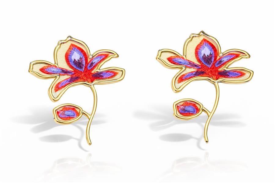 Perla Pembe Çiçek Motifli Metal Küpe